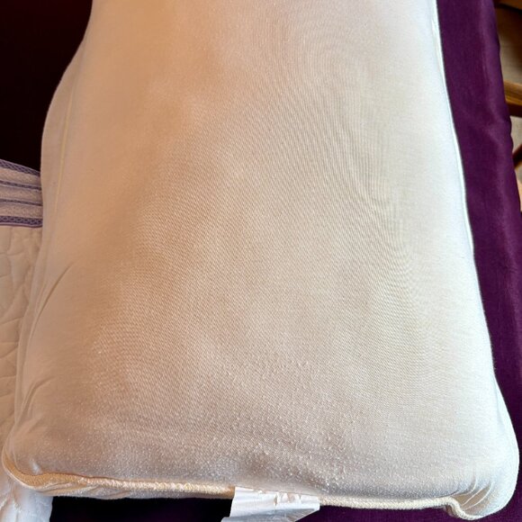 Therm-A-Sleep Snow Queen Memory Foam Clusters Pillow – Standard Size - Picture 6 of 7